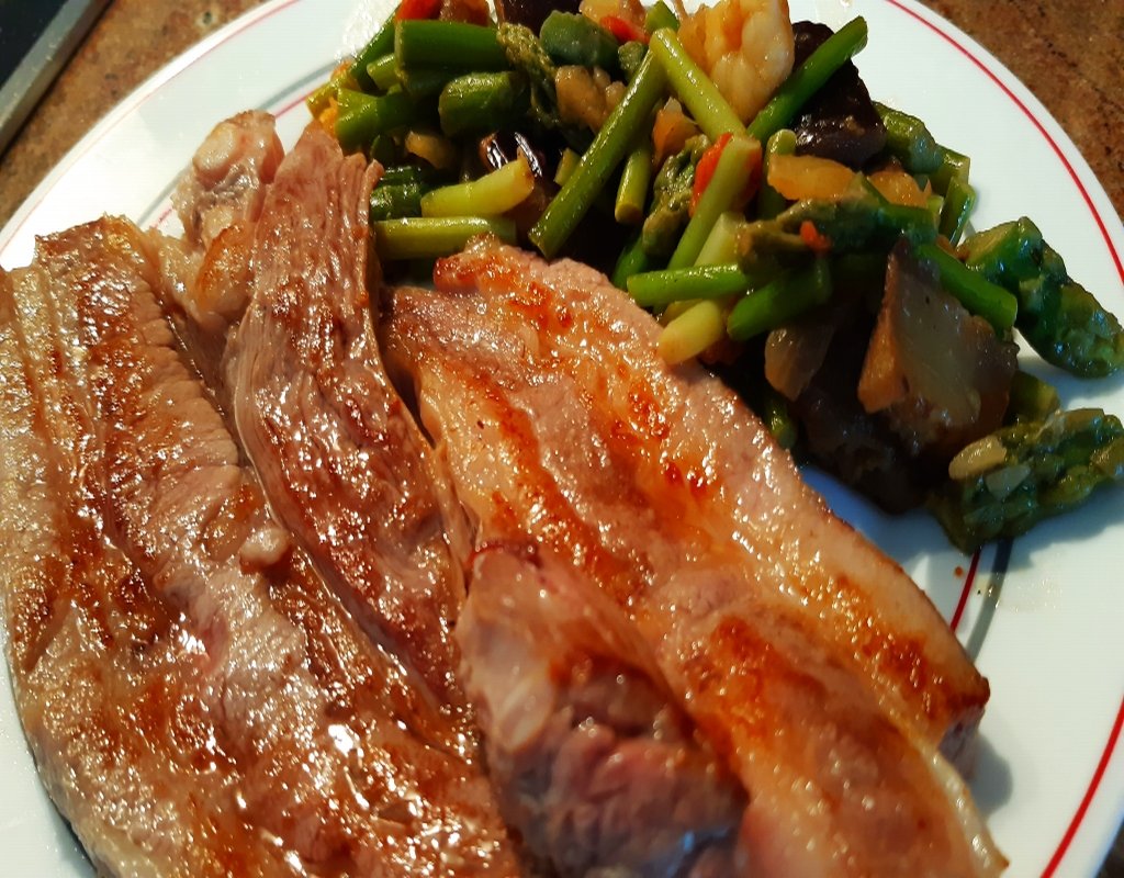 Receta de churrasco de ternera con verduras salteadas